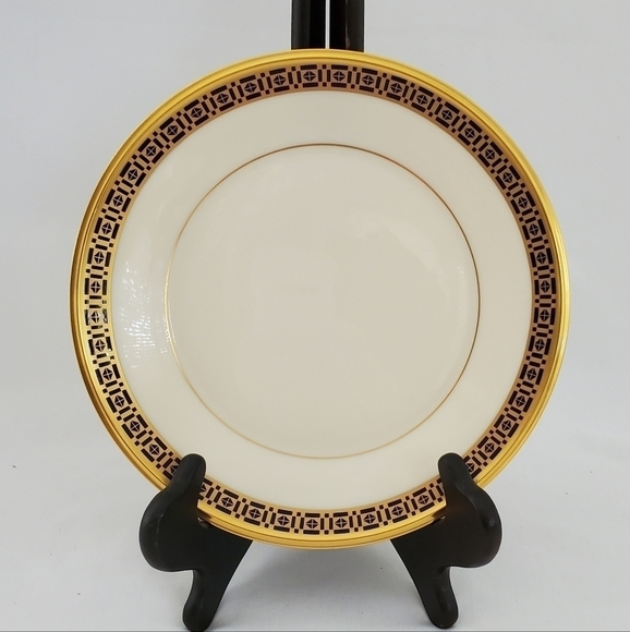 RARE and Discontinued Lenox Tudor Salad Plate - Picture 1 of 4